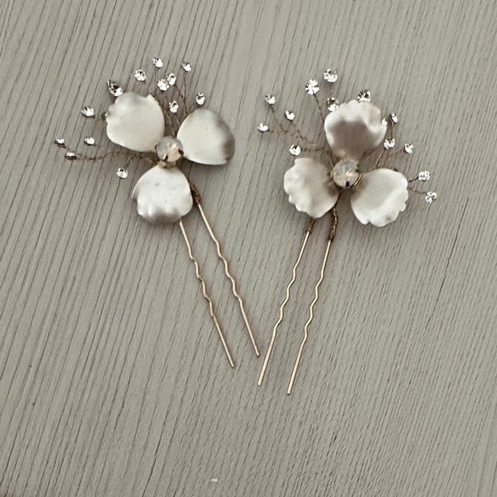 BHLDN Silver and Cream Floral Hair Pins
